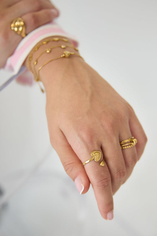 Ring with adjustable hearts