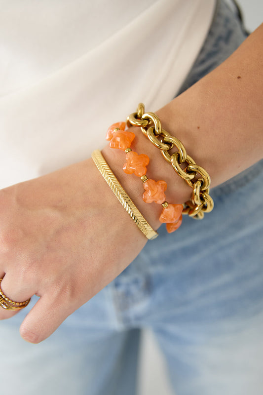 Beaded bracelet with clover beads