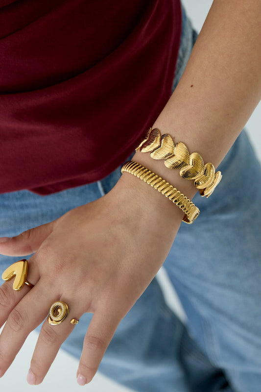 Cuff with striped hearts